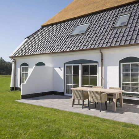 Apartment In Tasteful Farmhouse In De Cocksdorp Екстериор снимка