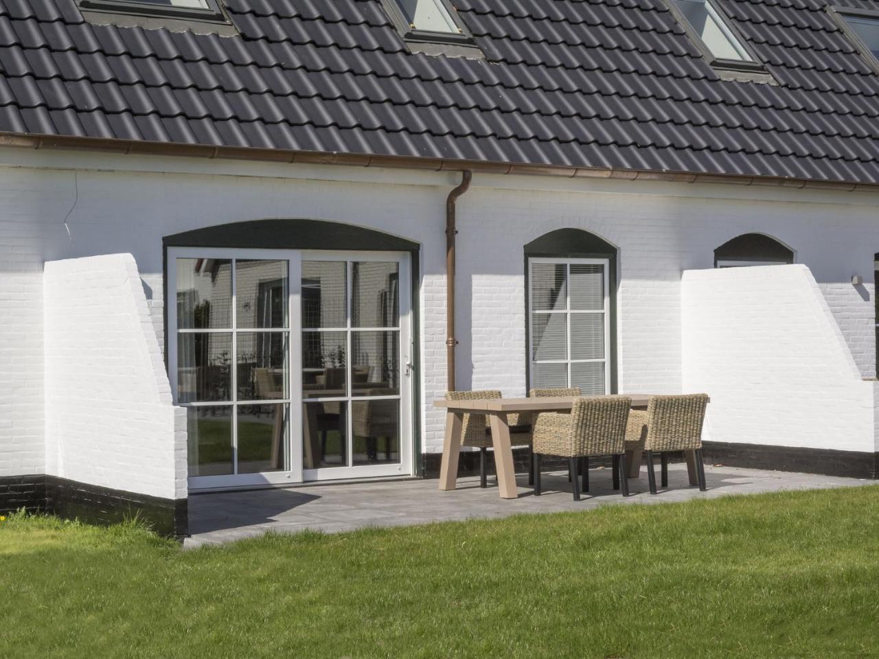 Apartment In Tasteful Farmhouse In De Cocksdorp Екстериор снимка