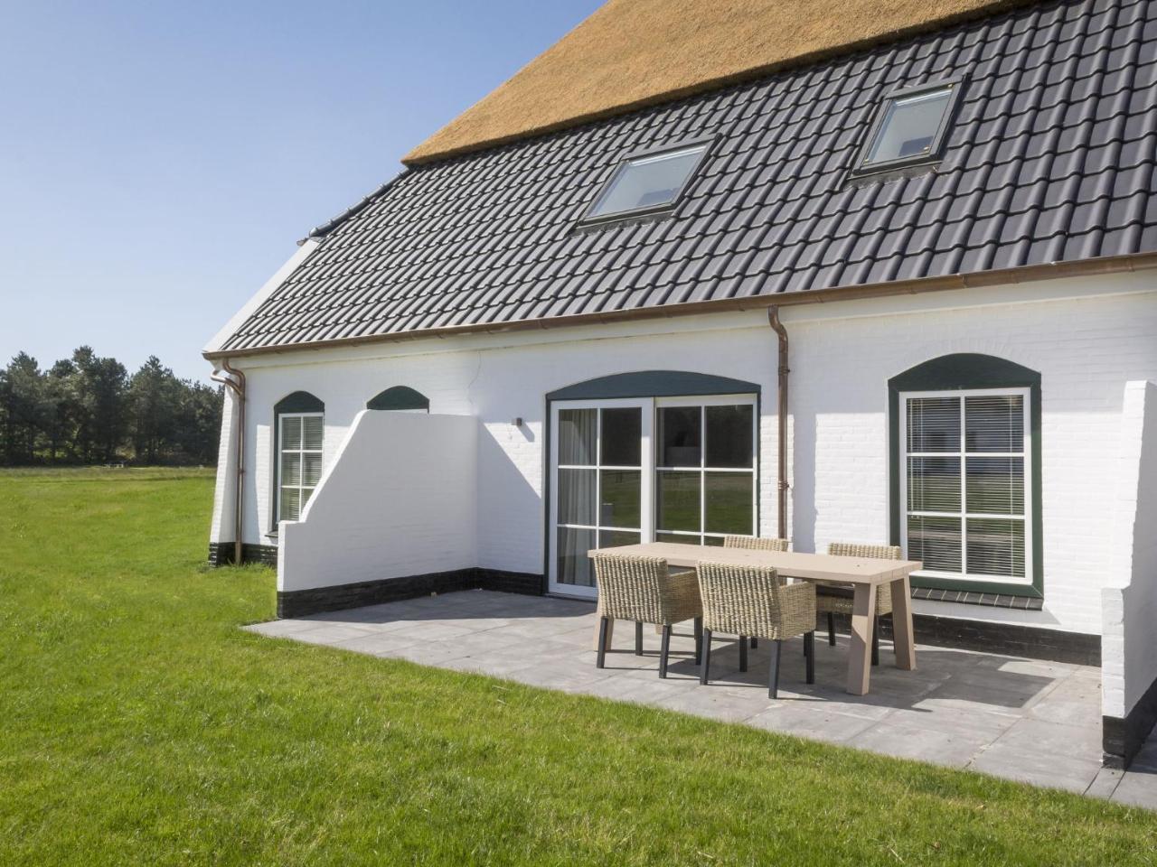 Apartment In Tasteful Farmhouse In De Cocksdorp Екстериор снимка